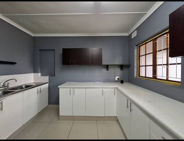 3 BEDROOM HOUSE TO LET IN CAVERSHAM GLEN